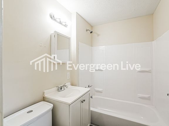 4th image of 240 Sun Dr