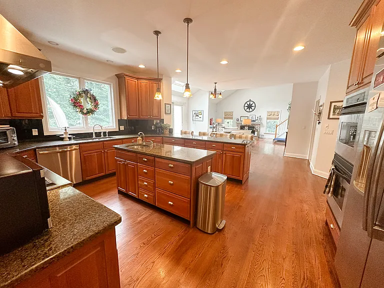 368 Hoyt St — Photo 20