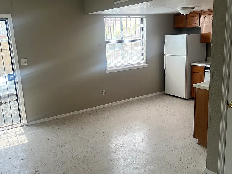 534 W Missouri Ave #18 — Photo 4