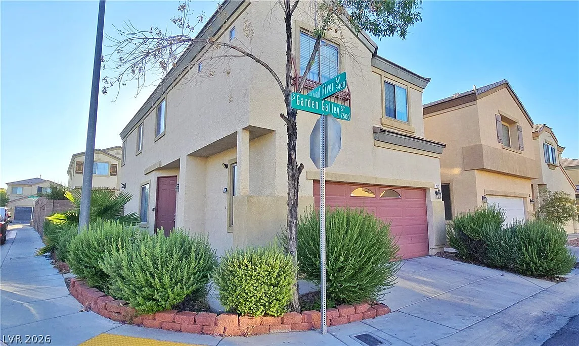 3 bed, 2.5 bath, 1649 sqft, $2,075 — Photo 3