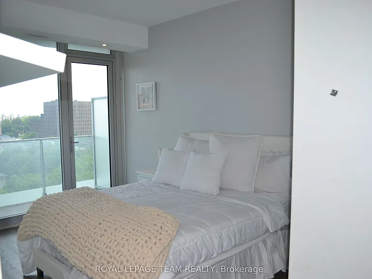 111 Champagne Ave S #607 — Photo 9