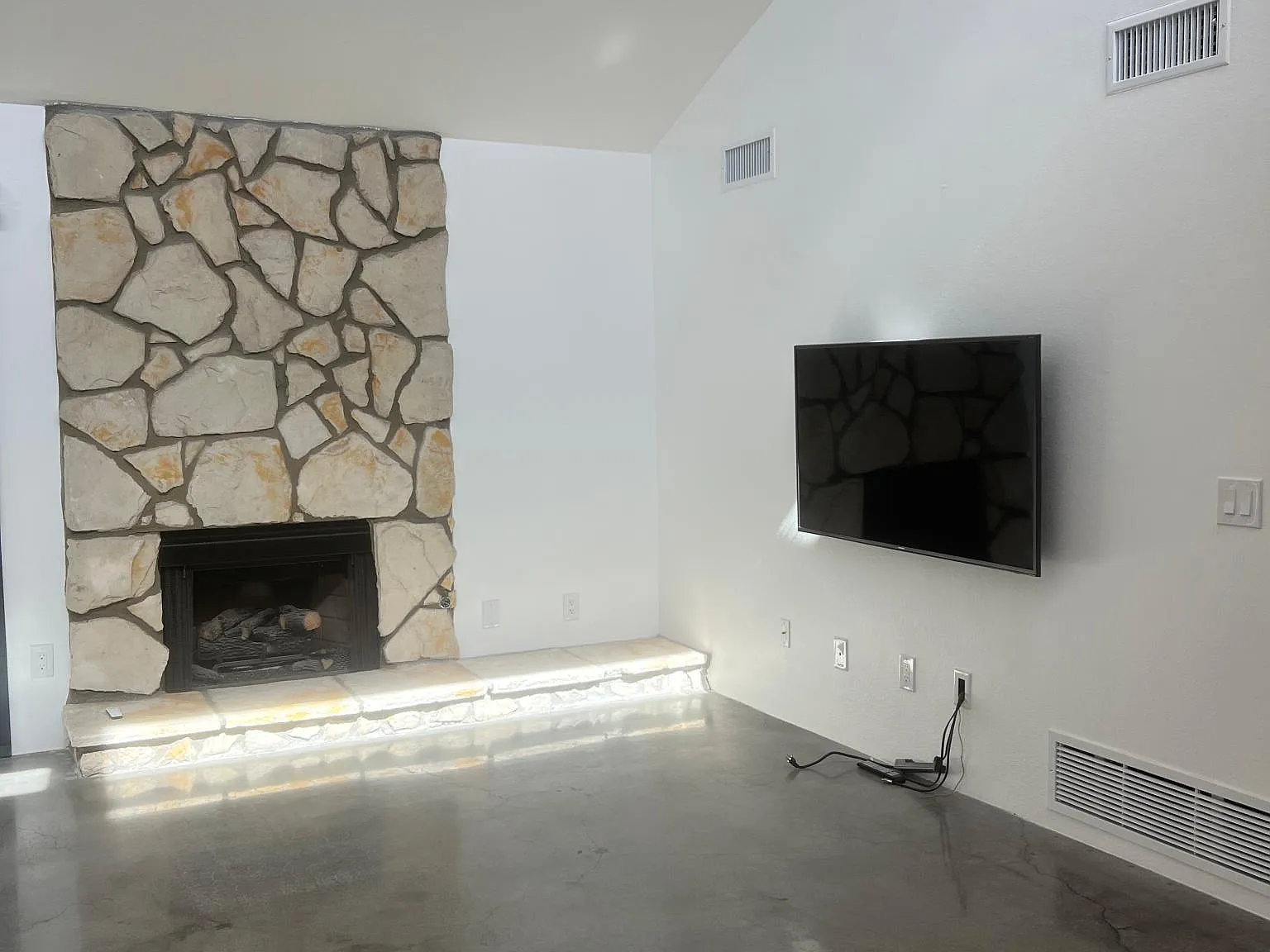2 bed, 1325 sqft, $3,800 — Photo 4