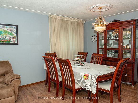 4th image of 38 Roehampton Ave