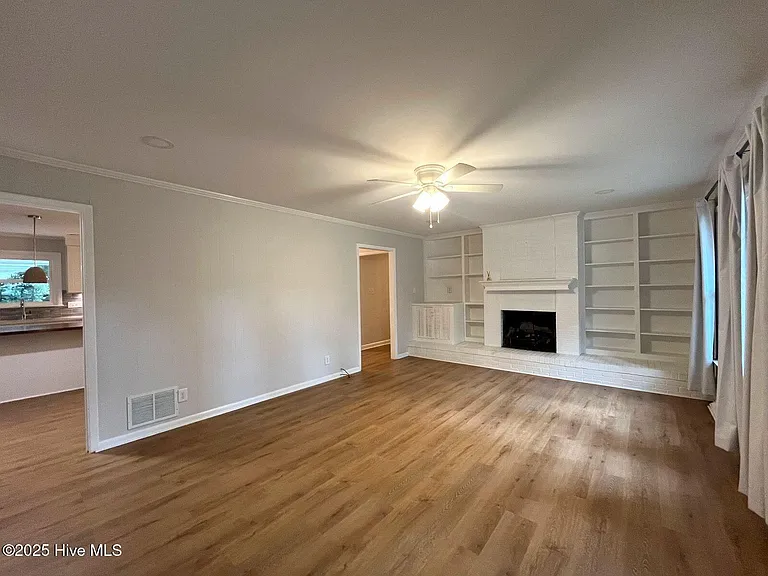 440 E Massachusetts Ave — Photo 5