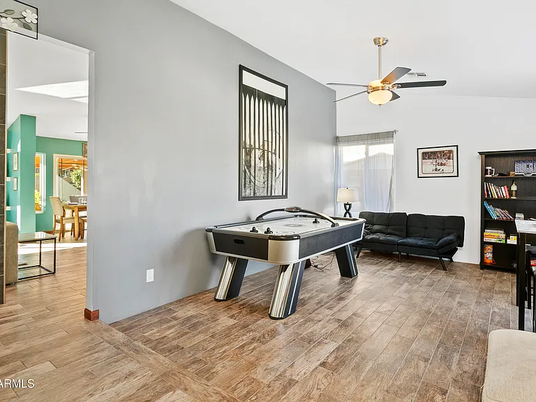 2707 E Louise Dr — Photo 11