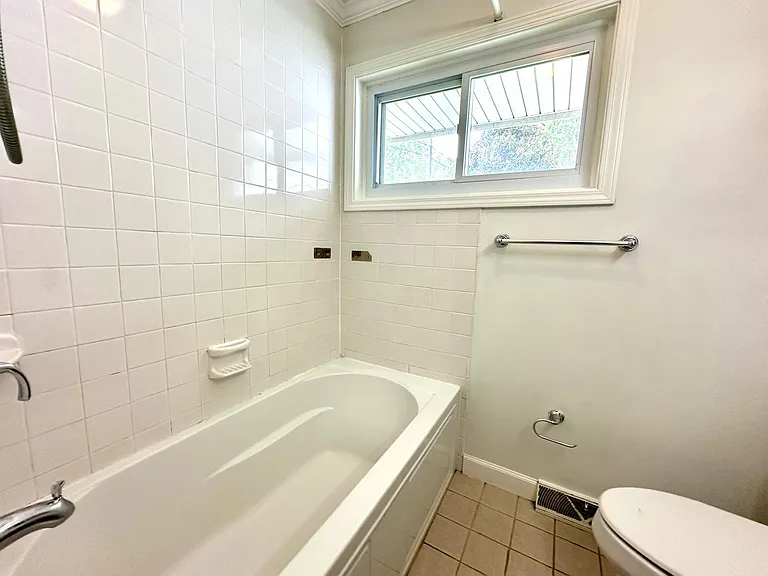 533 Inwood Dr — Photo 13