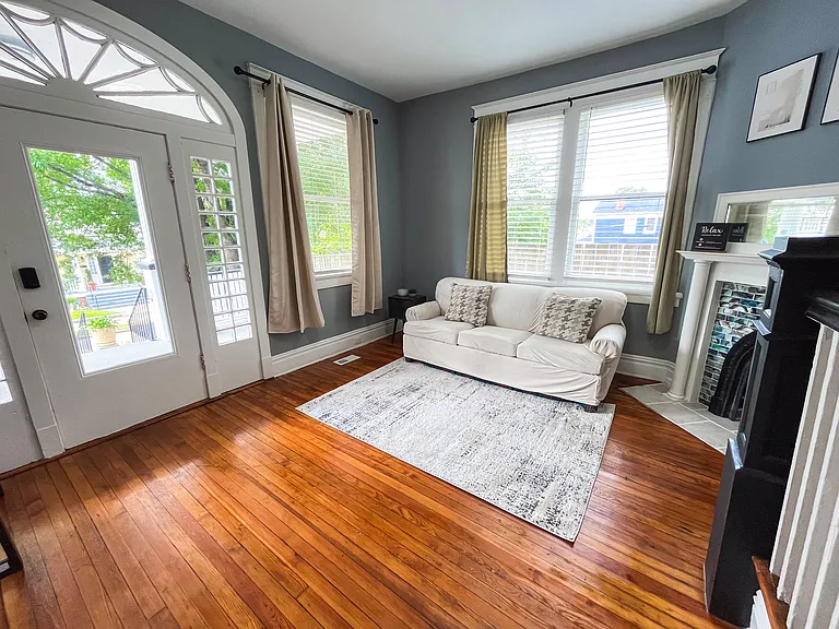 127 N Jefferson St — Photo 42