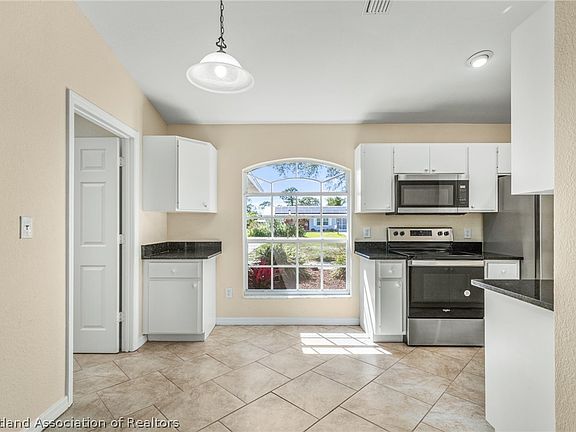 5th image of 1507 Meadowbrook St