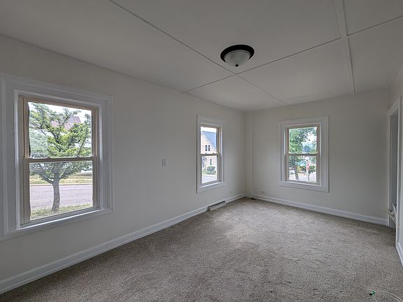 4th image of 402 W Bluff St