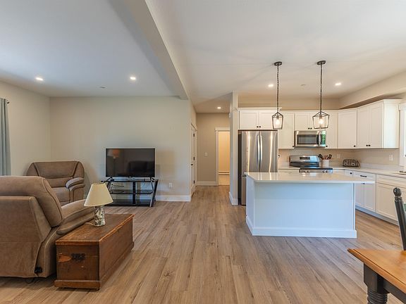 4th image of 4-8 Beaver Brook Way #B
