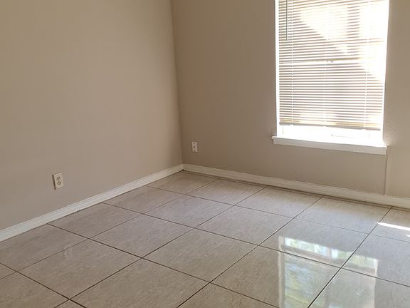 5th image of 109 McGregor St