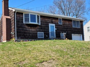 5 Macintosh Rd, Norwalk, CT 06851