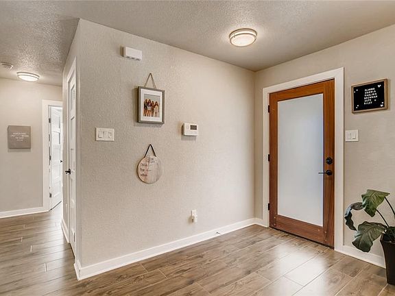 4th image of 2701 Sherwood Ln