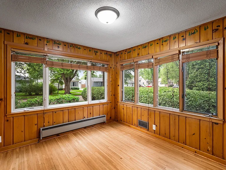 10. 324 N 22nd St - Recreation Room