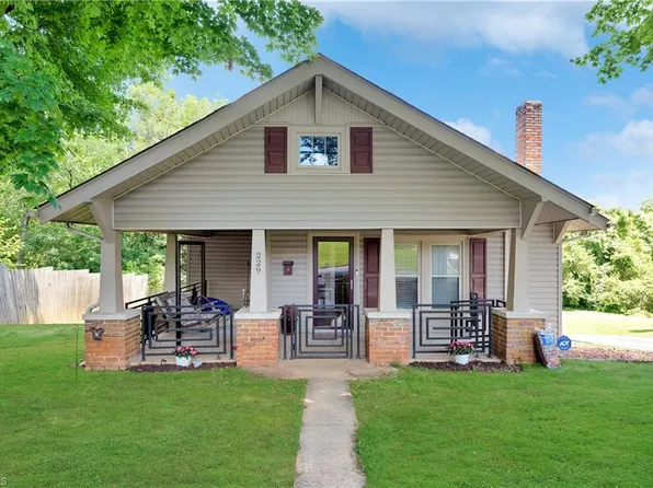 229 E Kivett St, Asheboro, NC 27203