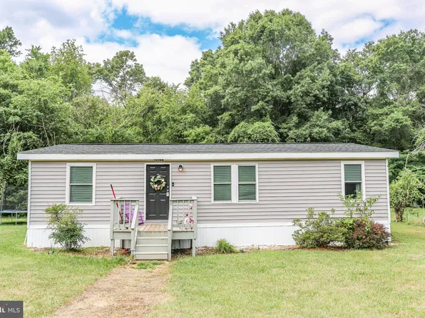 16064 Chester Ln, Bowling Green, VA 22427