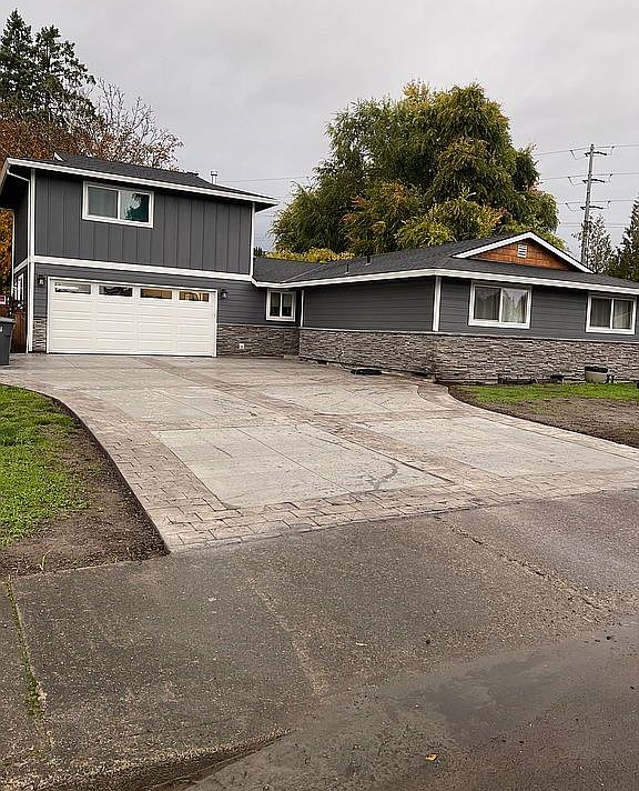 1st image of 320 NE Sequoia Ct