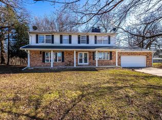 8 Timberlane Dr, Geneseo, IL 61254