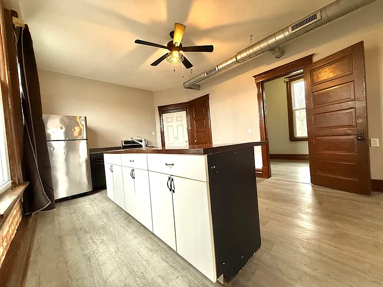 2141 S Marshall Blvd #2-R — Photo 6