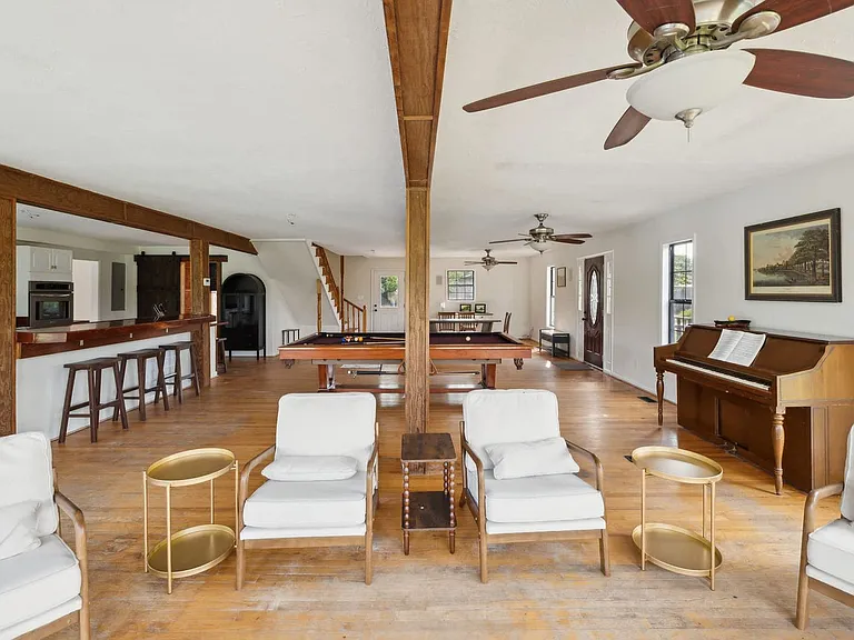 Building's Lounge