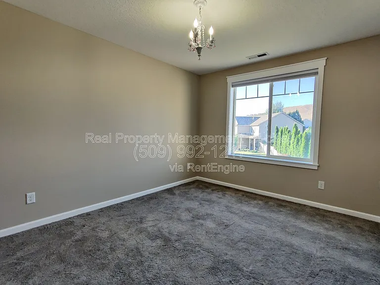 1642 Manchester St — Photo 13
