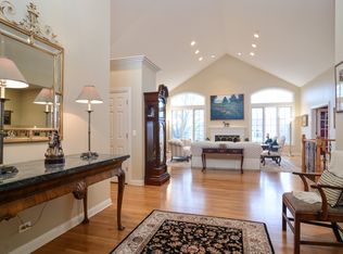 6303 Holly Rd, Libertyville, IL 60048