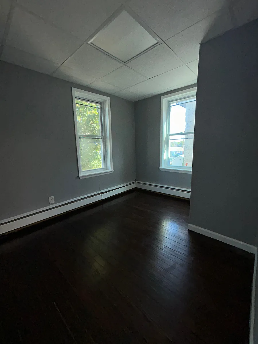 Building Photo - 126 Darcy Ave #2