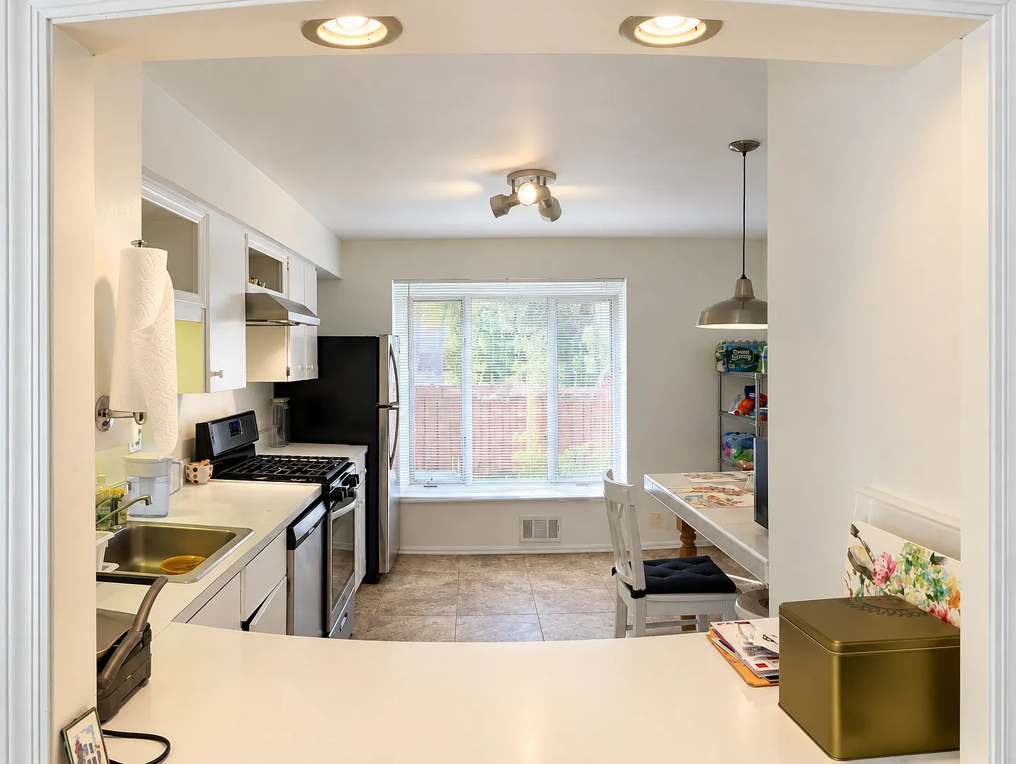 3 bed, 2.5 bath, 1890 sqft, $1,300 — Photo 3