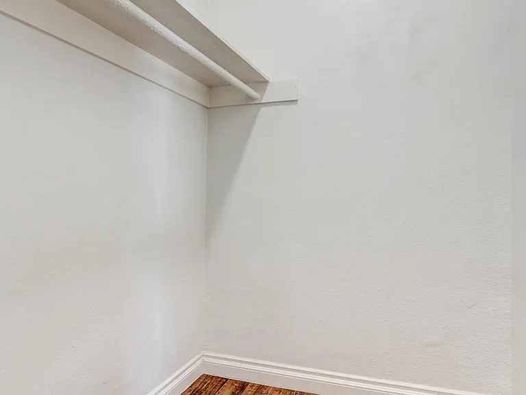 512 S Park View Street — Photo 32