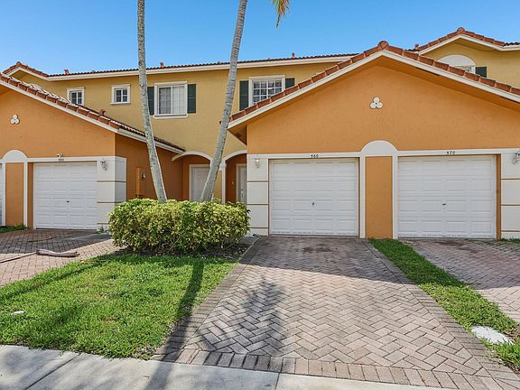 2nd image of 560 St Tropez Lane