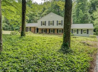38 Forest Dr, Chagrin Falls, OH 44022