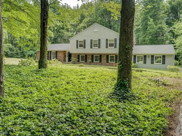 38 Forest Dr, Chagrin Falls, OH 44022
