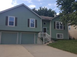 225 Carriage Xing, Lansing, KS 66043