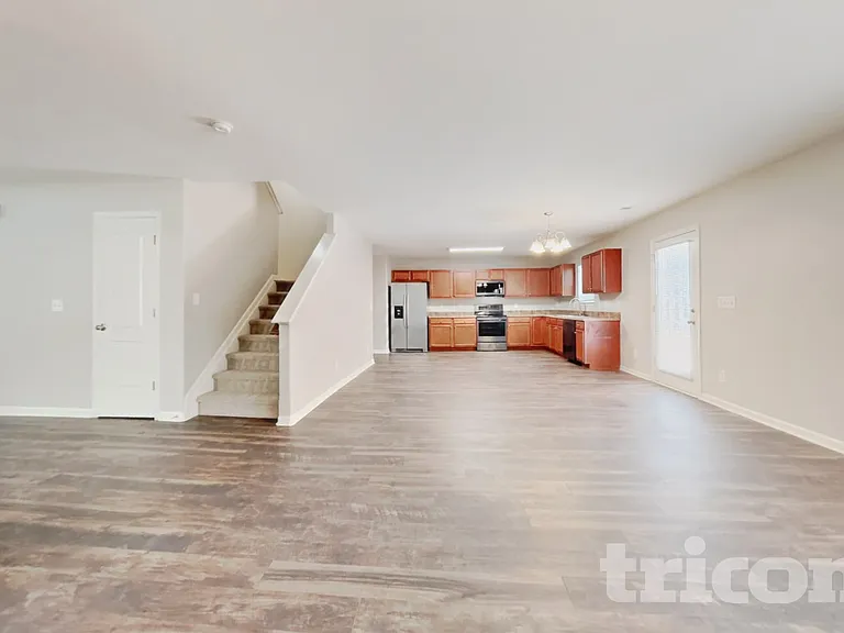 1559 Weatherend Dr — Photo 2