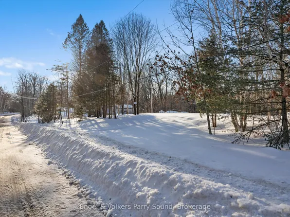 40 Miller Dr, McDougall, ON P2A 2W7