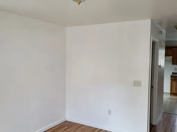 52-54 Reed St, 52 Reed St #54, Springfield, MA 01109