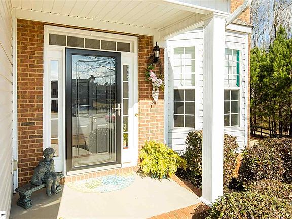 2nd image of 15 Nitsill Ct