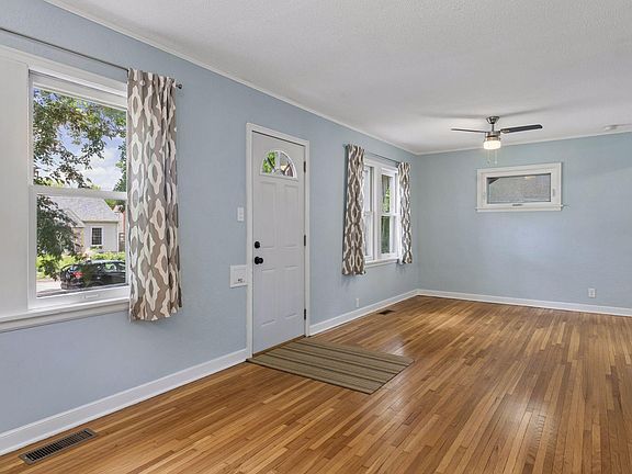 3rd image of 4604 35th Ave S