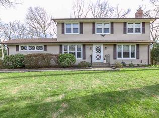 22 Donnatella Ln, Nesconset, NY 11767