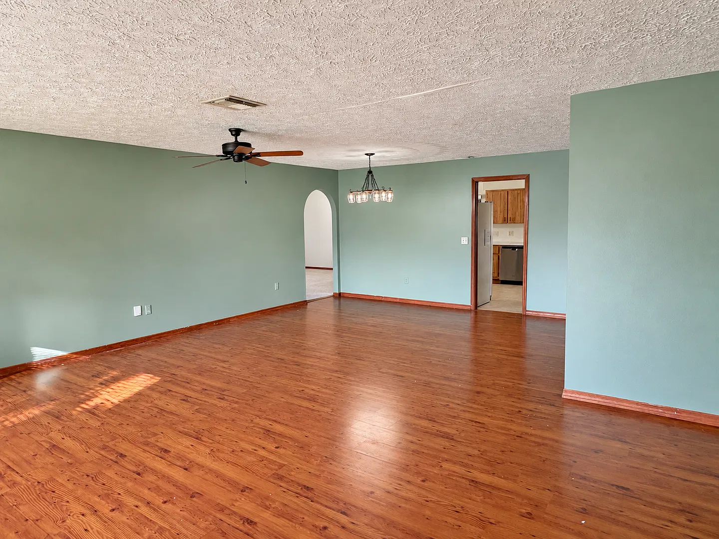 2/2/2 home with fenced backyard in Ft Pierce — Photo 3