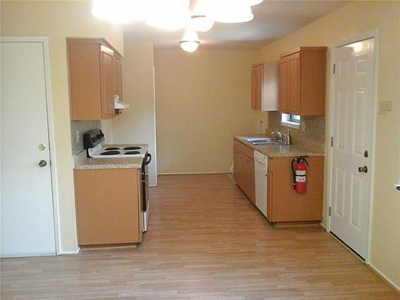 4th image of 1107 Springwood Dr
