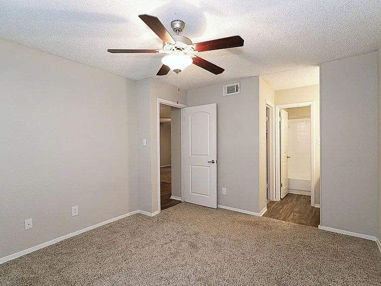 City Crest Apartments — Photo 107