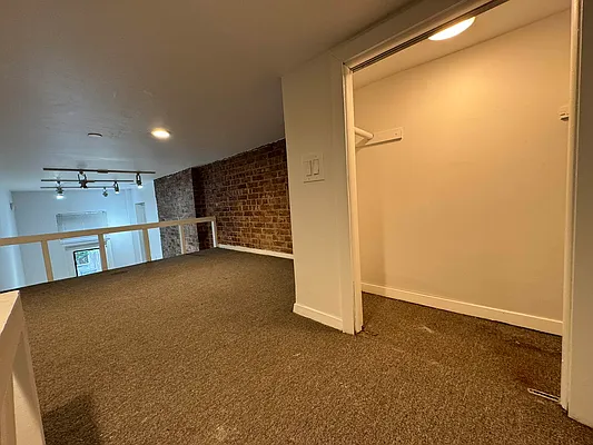 Rented by KNOCKKNOCK LLC | media 5