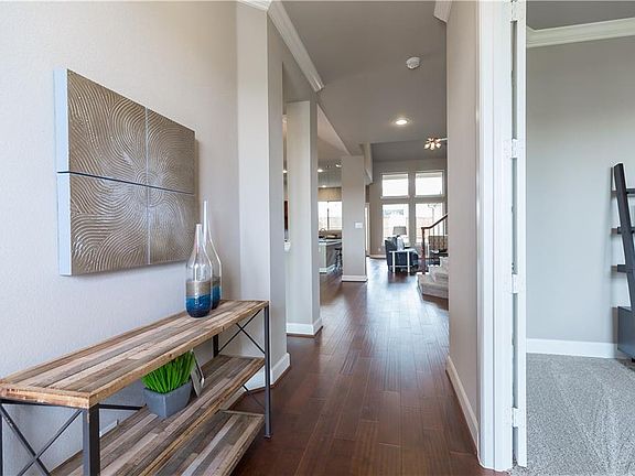 2nd image of 1001 Gardenia St