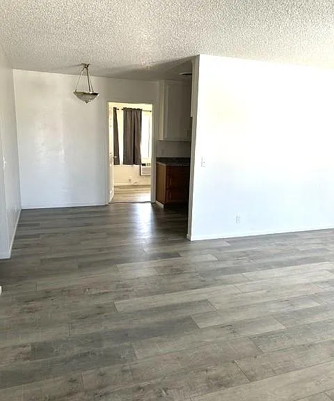 405 Jade Dr — Photo 4