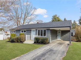 27 Barnes St, Smithfield, RI 02828