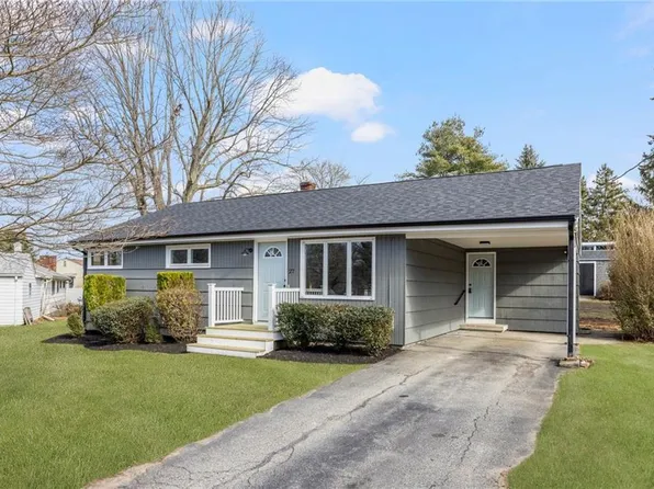 27 Barnes St, Smithfield, RI 02828
