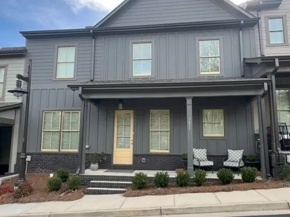 5611 Pine St, Flowery Branch, GA 30542