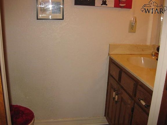 5th image of 2505 Garden Grove Ln