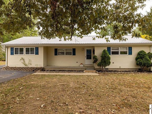 2nd image of 1711 Oak Hill Dr